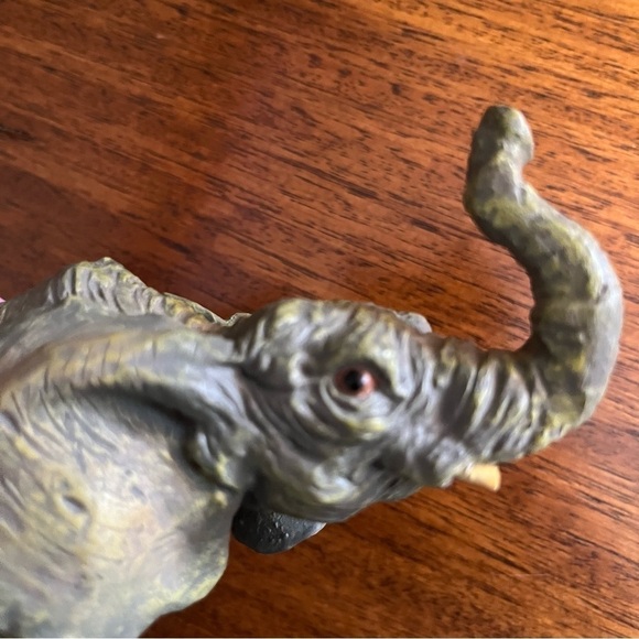 Elephant figurine made in China. Looks like he is trying to climb up onto a step - Picture 3 of 8